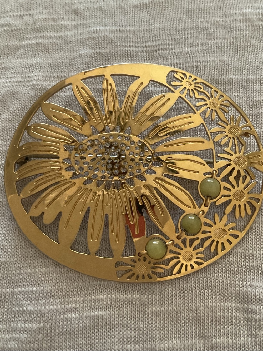 NEW NOS Goldtone Floral Sunflower Brooch with Green Cabochons